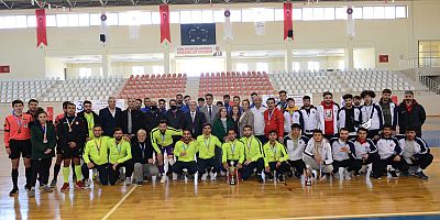 TÜSF SALON FUTBOLU 1. LİG GRUP MÜSABAKALARINDA DERECEYE GİREN TAKIMLAR  ÖDÜLLENDİRİLDİ
