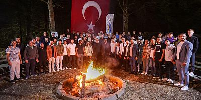 ÜNAL, GENÇLER TÜRKİYENİN GELECEĞİNİ ŞEKİLLENDİRİYOR 