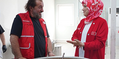 ÜNLÜ ŞEF MEHMET YALÇINKAYA, KAHRAMANMARAŞ’TA 7 BİN KİŞİLİK YEMEK HAZIRLADIK