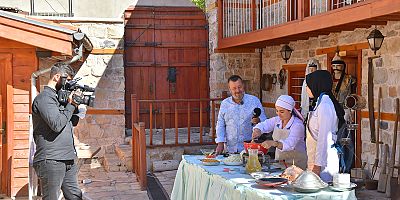 ÜNLÜLERDEN DULKADİROĞLU MUTFAK MÜZESİ’NE BÜYÜK İLGİ  