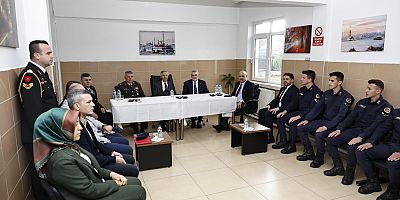 VALİ ÜNLÜER’DEN BAYRAMDA YOĞUN MESAİ YÜRÜTEN GÜVENLİK GÜÇLERİMİZE ZİYARET