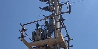VİNÇ OPERATÖRÜYLE KAVGA EDEN TAMİRCİ ELEKTRİK DİREĞİNDE MAHSUR KALDI