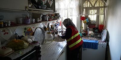 YALNIZ YAŞAYAN YAŞLILARIN YANINDA BÜYÜKŞEHİR VAR