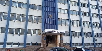 YAŞLI ADAM BULDUĞU PARAYI HİÇ DÜŞÜNMEDEN POLİSE TESLİM ETTİ