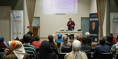 YAZARLIK AKADEMİSİNDE EDEBİYATIN DUYGUSAL DERİNLİĞİ KONUŞULDU