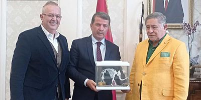 YILIN ÖĞRETMENİ  SEÇİLEN OKUMUŞ’A  ÖDÜLÜ VERİLDİ
