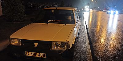 YOLUN KARŞISINA GEÇMEK İSTEYEN YAYAYA OTOMOBİL ÇARPTI